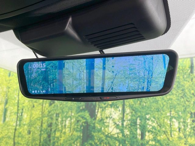 【デジタルルームミラー】後席の大きな荷物や同乗者で後方が確認しづらい時でも安心!カメラが撮影した車両後方の映像をルームミラー内に表示。クリアな視界で状況の確認が可能です!