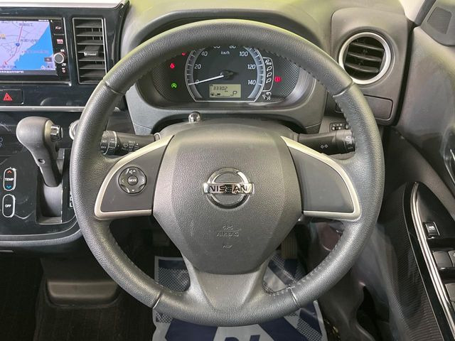 �y�����v�����X�e�A�����O�z�㎿�Ȋv���g�p���邱�ƂŁA��ɂ����������݂ƂĂ��^�]���₷���n���h���ł���