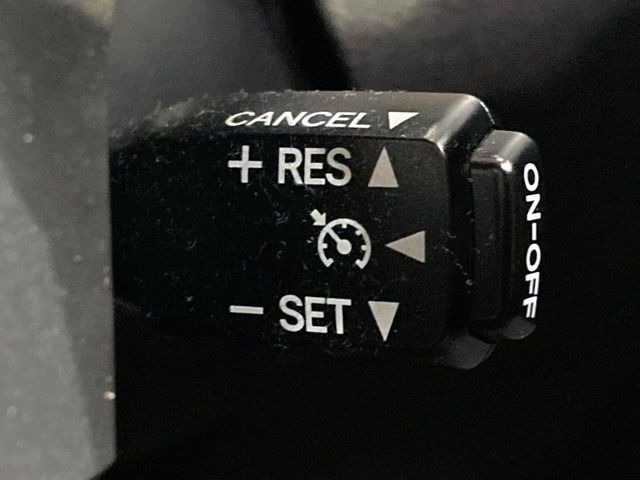 �y�N���[�Y�R���g���[���z�������H�����N���N���s�B�A�N�Z���𗣂��Ă���葬�x�ő��s���ł��A�������^�]���̕��S���y��!�����E�������ȒP�ȃX�C�b�`����Œ����ł��܂��B