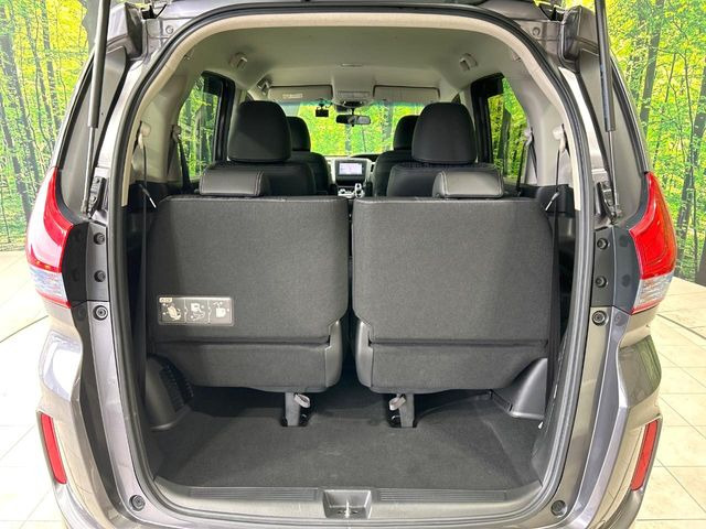 ���i�̂���������ʋ΁A���}���ɏ\���ȉ׎��X�y�[�X���m�ۂ��Ă���܂��B�Z�J���h�V�[�g��|���ƁA�傫�ȉו��̐ύڂ��\�ł���