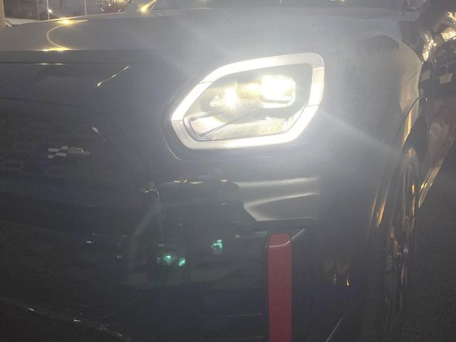 ��LED�w�b�h���C�g:��ԑ��s�����ǍD�Ȏ��E���m�ۂ����S���ĉ^�]�ł��鍂�P�xLED�w�b�h���C�g�𑕔�!�_�����x�������A����d�͂��}�����Ă��܂��B