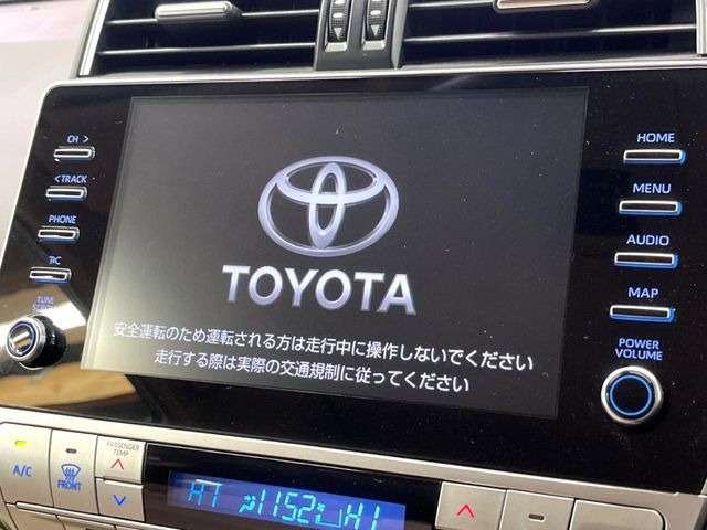 【メーカー純正ナビ】インテリアに溶け込むスタイリッシュな「専用設計」メーカーナビを装備♪視認性や操作性など基本性能にも優れ、より上質なカーライフをお楽しみいただけます。