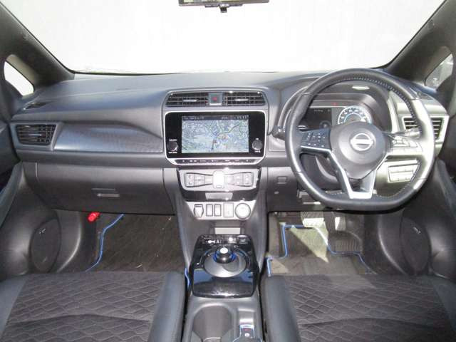 リーフe+ X 90周年記念車