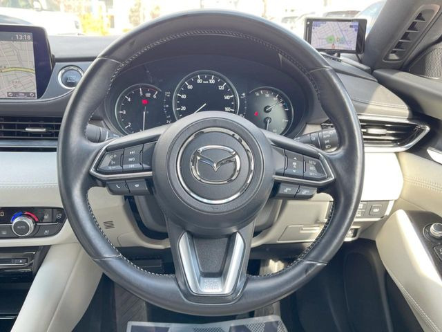 �y�����v�����X�e�A�����O�z�㎿�Ȋv���g�p���邱�ƂŁA��ɂ����������݂ƂĂ��^�]���₷���n���h���ł���