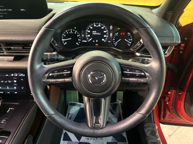 �y�����v�����X�e�A�����O�z�㎿�Ȋv���g�p���邱�ƂŁA��ɂ����������݂ƂĂ��^�]���₷���n���h���ł���