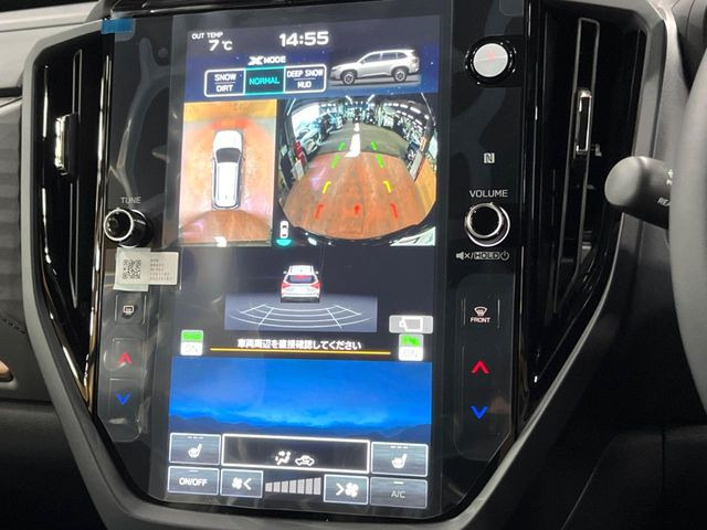 �y�}���`�e���C�����j�^�[�z�Ԃ̃t�����g��T�C�h�̃J�����摜�𓯎��Ƀ��j�^�[�\�����邱�ƂŁA���H�⋷�����𑖍s���ł����͂̏󋵊m�F���ł����S!�{�iSUV�ɂ��ꂵ�������ł���