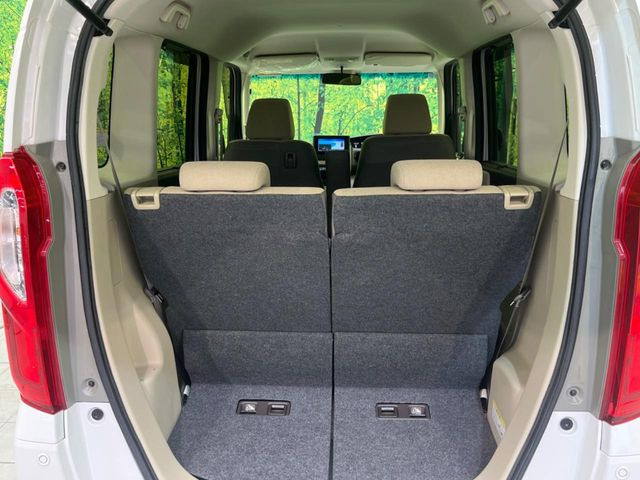 ���i�̂���������ʋ΁A���}���ɏ\���ȉ׎��X�y�[�X���m�ۂ��Ă���܂��B�Z�J���h�V�[�g��|���ƁA�傫�ȉו��̐ύڂ��\�ł���