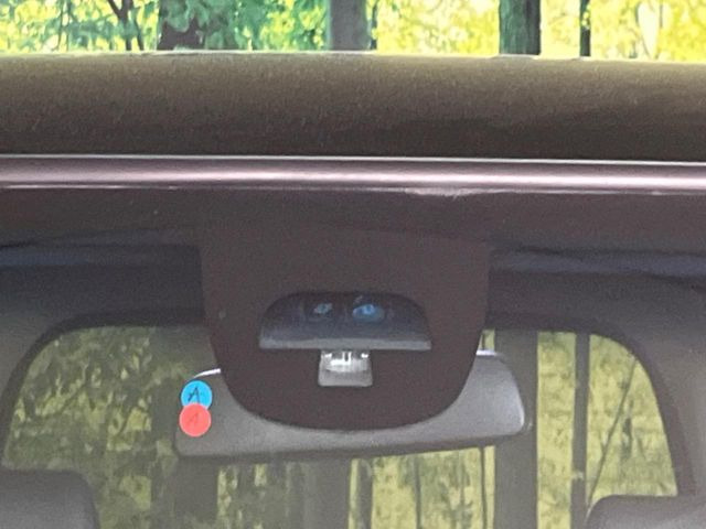 �y�z���_�Z���V���O�z���s���ɑO���̎ԗ�����F�����A�Փ˂������Ȏ��͌x��ƃu���[�L�ŏՓˉ���Ɣ�Q�y�����A�V�X�g�B�����S�Ƀh���C�u�����y���݂��������܂��B