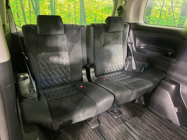 3列目シートはもちろん状態良好☆大人でもゆったりと座って頂けますので、大人数でのお出かけもラクラクです♪ご家族で、気の知れた仲間で、ドライブに行くのが楽しみですね♪