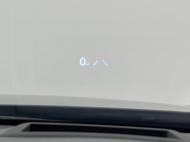 �y�J���[�w�b�h�A�b�v�f�B�X�v���C�z���݂̑��x�⑖�s�����f�W�^���\���ŉ^�]�ȑO���̃K���X�ɓ��e!�J���[�t���Ŏ��F���������A�^�]���ڐ������炳���K�v�ȏ����m�F�ł���̂łƂ��Ă��֗��ň��S!