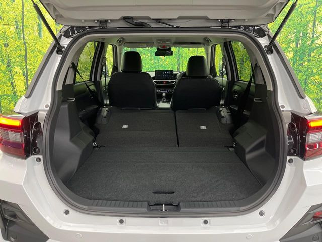 ���i�̂���������ʋ΁A���}���ɏ\���ȉ׎��X�y�[�X���m�ۂ��Ă���܂��B�Z�J���h�V�[�g��|���ƁA�傫�ȉו��̐ύڂ��\�ł���