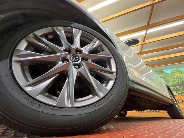 �y����19�C���`�A���~�z�C�[���z�O�ςɃ}�b�`���������A���~�z�C�[���𑕒����Ă���܂��B�e��ЊO�A���~�z�C�[����A�X�^�b�h���X�^�C�����戵�����Ă���܂��B���񂲑��k����������