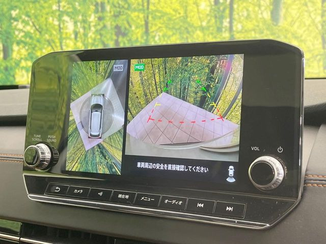 【マルチアラウンドモニター】専用のカメラにより、上から見下ろしたような視点で360度クルマの周囲を確認することができます☆死角部分も確認しやすく、狭い場所での切り返しや駐車もスムーズに行えます。