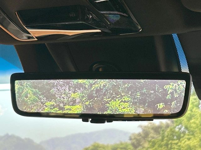 【デジタルインナーミラー】カメラが撮影した車両後方の映像をルームミラー内に表示。クリアな視界で状況の確認が可能です!※ドラレコ機能ご利用には別途SDカードをご用意いただく場合があります。