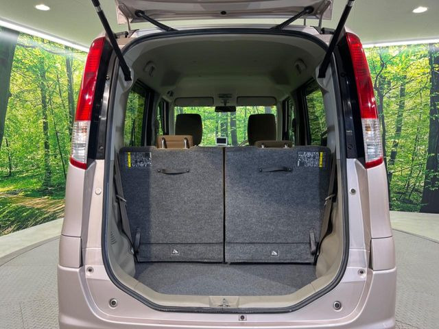 ���i�̂���������ʋ΁A���}���ɏ\���ȉ׎��X�y�[�X���m�ۂ��Ă���܂��B�Z�J���h�V�[�g��|���ƁA�傫�ȉו��̐ύڂ��\�ł���