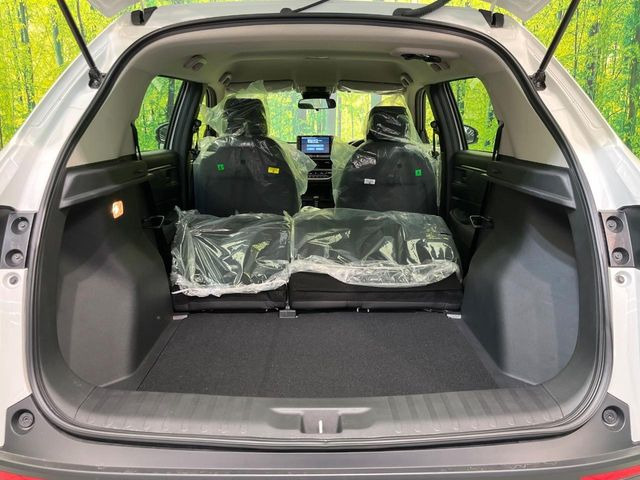 ���i�̂���������ʋ΁A���}���ɏ\���ȉ׎��X�y�[�X���m�ۂ��Ă���܂��B�Z�J���h�V�[�g��|���ƁA�傫�ȉו��̐ύڂ��\�ł���