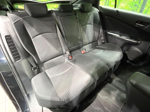 後部座席も気になるようなキズ・汚れやへたり等、大きなダメージはなく、良好な状態です。