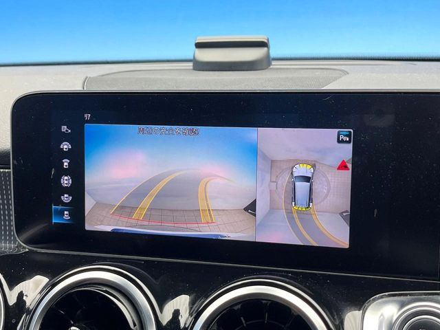 ���p�m���~�b�N�r���[���j�^�[:��p�̃J�����ɂ��A�ォ�猩���낵���悤�Ȏ��_��360�x�N���}�̎��͂��m�F���邱�Ƃ��ł��܂������p�������m�F���₷���A�����ꏊ�ł̐؂�Ԃ��⒓�Ԃ��X���[�Y�ɍs���܂��B