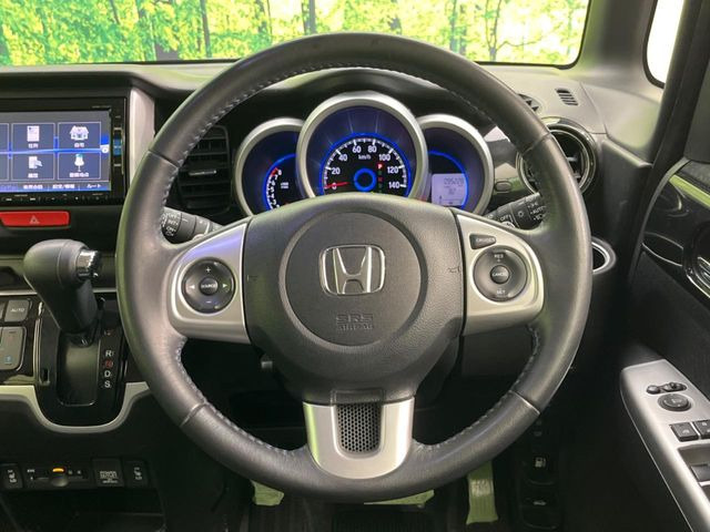 �y�����v�����X�e�A�����O�z�㎿�Ȋv���g�p���邱�ƂŁA��ɂ����������݂ƂĂ��^�]���₷���n���h���ł���