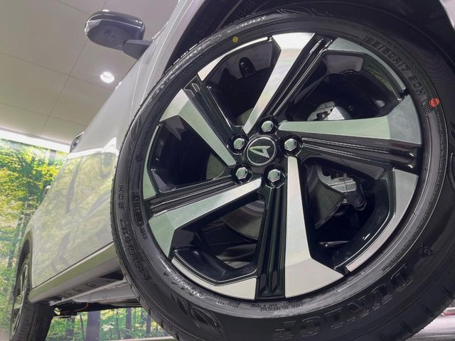 �y����17�C���`�A���~�z�C�[���z�O�ςɃ}�b�`���������A���~�z�C�[���𑕒����Ă���܂��B�e��ЊO�A���~�z�C�[����A�X�^�b�h���X�^�C�����戵�����Ă���܂��B���񂲑��k������