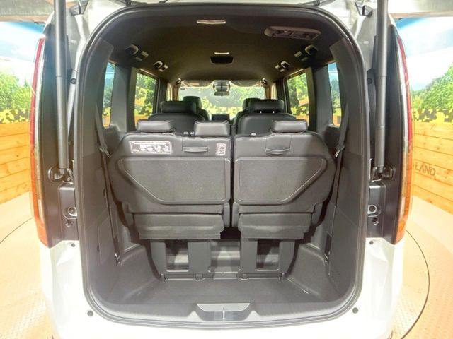 ���i�̂���������ʋ΁A���}���ɏ\���ȉ׎��X�y�[�X���m�ۂ��Ă���܂��B�V�[�g��|���ƁA�傫�ȉו��̐ύڂ��\�ł���