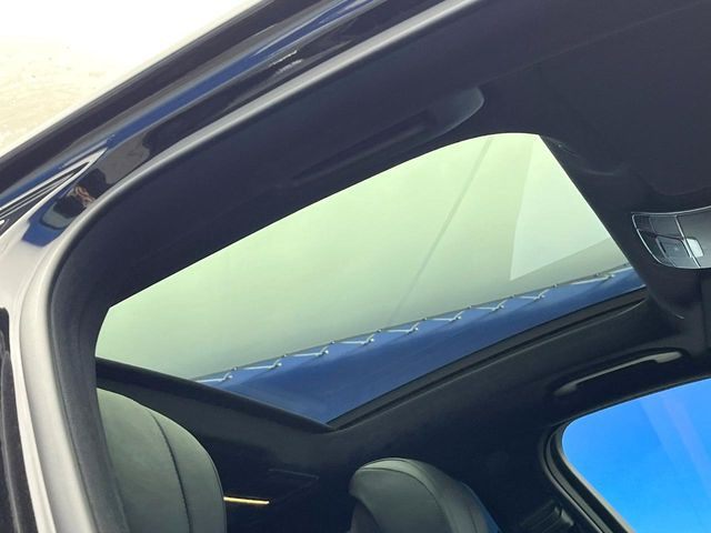 ���p�m���~�b�N�X���C�f�B���O���[�t::�唗�͂̃p�m���}���[�t�́A�㕔���Ȃɂ܂ő����Ă���A�J���I�ȋ�Ԃ����y���݂��������܂��B