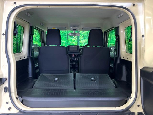 ���i�̂���������ʋ΁A���}���ɏ\���ȉ׎��X�y�[�X���m�ۂ��Ă���܂��B�Z�J���h�V�[�g��|���ƁA�傫�ȉו��̐ύڂ��\�ł���