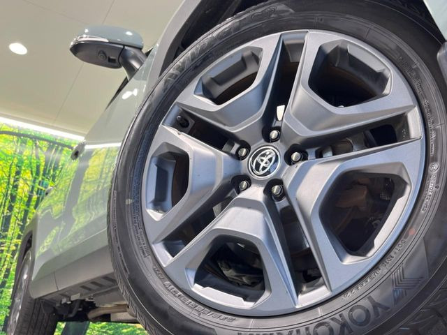 【純正19インチアルミホイール】外観にマッチした純正アルミホイールを装着しております。各種社外アルミホイールや、スタッドレスタイヤも取扱いしております。是非ご相談ください♪