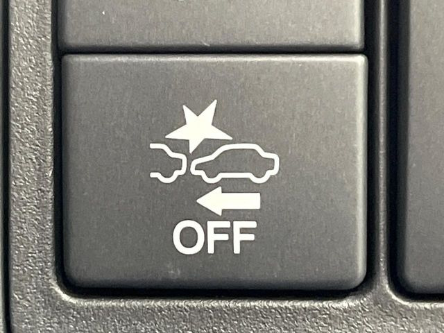 �y�z���_�Z���V���O�z���s���ɑO���̎ԗ�����F�����A�Փ˂������Ȏ��͌x��ƃu���[�L�ŏՓˉ���Ɣ�Q�y�����A�V�X�g�B�����S�Ƀh���C�u�����y���݂��������܂��B