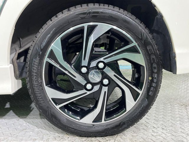 �y����15�C���`�A���~�z�C�[���z�O�ςɃ}�b�`���������A���~�z�C�[���𑕒����Ă���܂��B�e��ЊO�A���~�z�C�[����A�X�^�b�h���X�^�C�����戵�����Ă���܂��B���񂲑��k����������