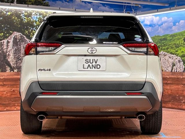 安心の最長10年・走行無制限保証(有償)をご用意。保証内容も充実はもちろん、無料点検&オイル交換や、年中無休の全国・24時間ロードサービスも付帯されておりますのでご安心下さい。