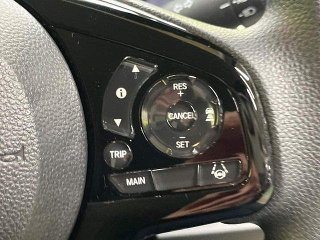 �y�z���_�Z���V���O�z���s���ɑO���̎ԗ�����F�����A�Փ˂������Ȏ��͌x��ƃu���[�L�ŏՓˉ���Ɣ�Q�y�����A�V�X�g�B�����S�Ƀh���C�u�����y���݂��������܂��B