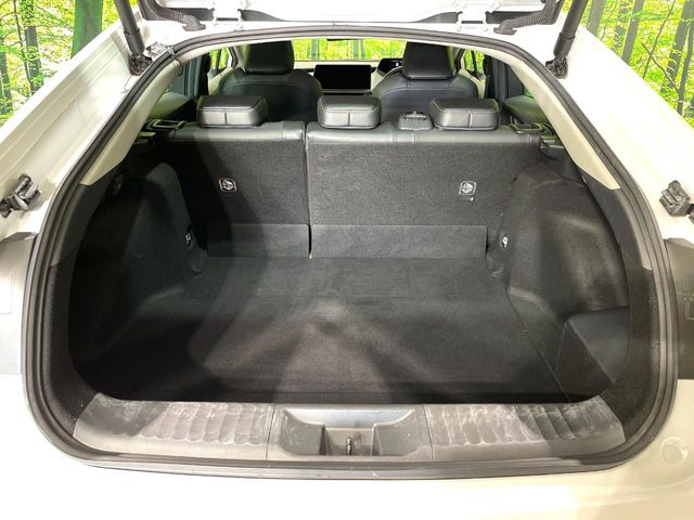 ���i�̂���������ʋ΁A���}���ɏ\���ȉ׎��X�y�[�X���m�ۂ��Ă���܂��B�Z�J���h�V�[�g��|���ƁA�傫�ȉו��̐ύڂ��\�ł���