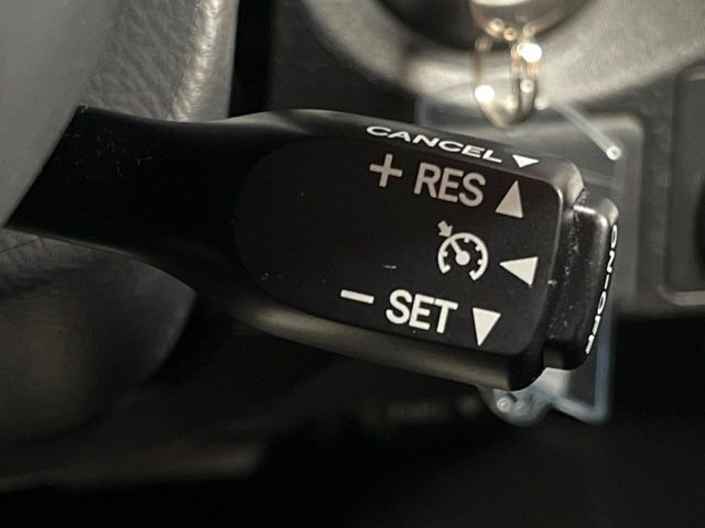 �y�N���[�Y�R���g���[���z�������H�����N���N���s�B�A�N�Z���𗣂��Ă���葬�x�ő��s���ł��A�������^�]���̕��S���y��!�����E�������ȒP�ȃX�C�b�`����Œ����ł��܂��B