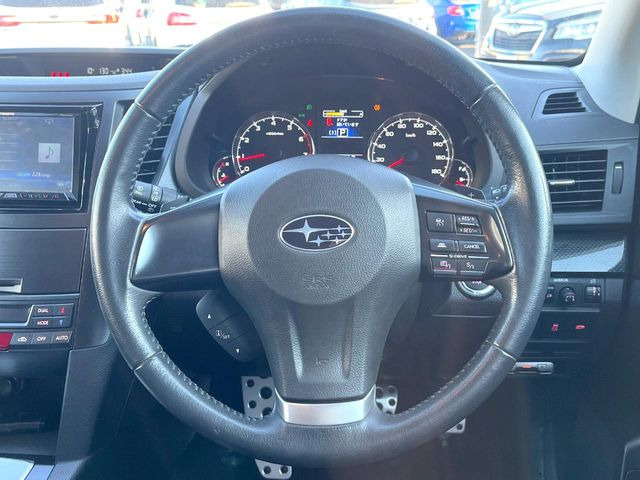 �y�����v�����X�e�A�����O�z�㎿�Ȋv���g�p���邱�ƂŁA��ɂ����������݂ƂĂ��^�]���₷���n���h���ł���