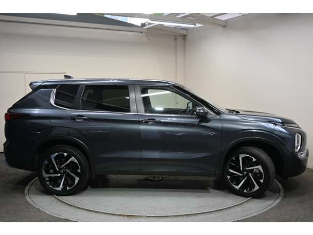 アウトランダーPHEV 2.4 G 4WD