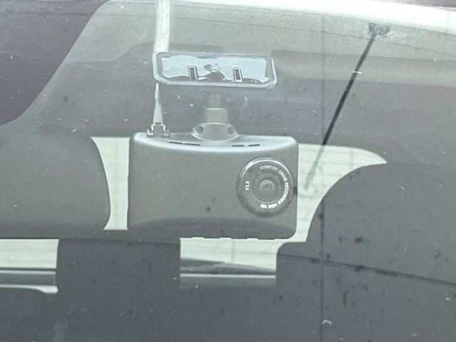 【ドライブレコーダー】ドライブレコーダー装備!走行中はもちろん、あおり運転や事故に遭遇した際、映像で記録し、万一のリスクに備えます。※記録用SDカードはお客様ご自身でご準備いただく必要があります。