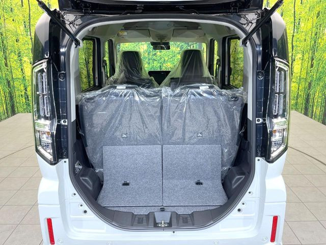 ���i�̂���������ʋ΁A���}���ɏ\���ȉ׎��X�y�[�X���m�ۂ��Ă���܂��B�Z�J���h�V�[�g��|���ƁA�傫�ȉו��̐ύڂ��\�ł���