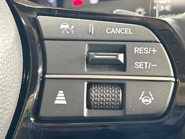 【アダプティブクルーズコントロール】高速道路での長距離走行が楽に!!自動で速度を保つクルーズコントロールが、衝突軽減システムと連携し、前方の車両を感知して車間を保つように速度調節してくれます!!