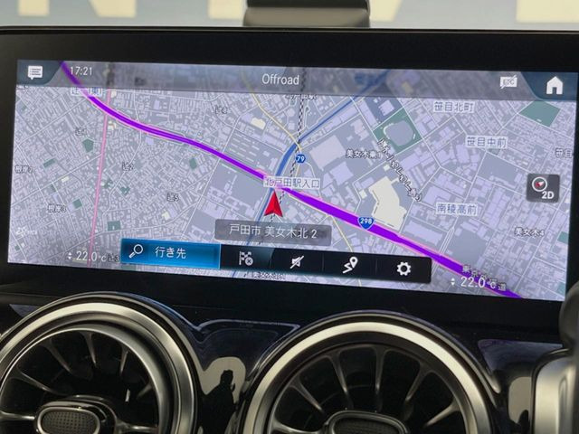 ●純正ナビ:一体感のあるナビは、高級感ある車内を演出してくれます。オーディオ機能も充実しておりますので、運転もより楽しめます♪
