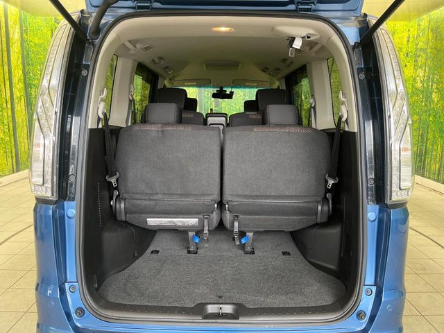 ���i�̂���������ʋ΁A���}���ɏ\���ȉ׎��X�y�[�X���m�ۂ��Ă���܂��B�Z�J���h�V�[�g��|���ƁA�傫�ȉו��̐ύڂ��\�ł���