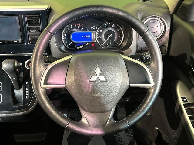 �y�����v�����X�e�A�����O�z�㎿�Ȋv���g�p���邱�ƂŁA��ɂ����������݂ƂĂ��^�]���₷���n���h���ł���