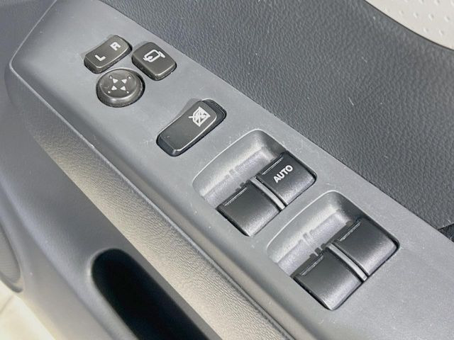 �y�d���i�[�~���[�z�T�C�h�~���[�͓d���i�[���ƂȂ��Ă���A�������ԏ�ł��L�Y�������X�N��}�����܂��B