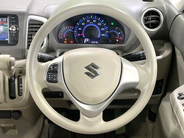 �y�X�e�A�����O�X�C�b�`�z�^�]���A�O������ڐ������炷���ƂȂ��A�I�[�f�B�I���̑��삪�\�ȕ֗��@�\!���S&���K�ȃh���C�u�����o���Ă���܂���