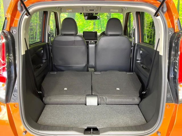 ���i�̂���������ʋ΁A���}���ɏ\���ȉ׎��X�y�[�X���m�ۂ��Ă���܂��B�Z�J���h�V�[�g��|���ƁA�傫�ȉו��̐ύڂ��\�ł���