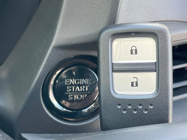 �yHonda�X�}�[�g�L�[�z�J�o����|�P�b�g�ɓ��ꂽ�܂܂ł��h�A�̎{���E�������\�ȃX�}�[�g�L�[�𑕔��B�G���W���̃I���E�I�t�����J�M�����o���K�v����������Ƃ��Ă��֗��ł���