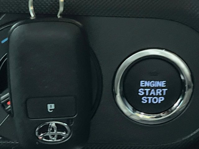 �y�X�}�[�g�L�[�z�J�o����|�P�b�g�ɓ��ꂽ�܂܂ł��h�A�̎{���E�������\�ȃX�}�[�g�L�[�𑕔��B�G���W���̃I���E�I�t�����J�M�����o���K�v����������Ƃ��Ă��֗��ł���