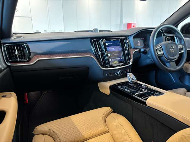 V60ウルトラ T6  AWD プラグインハイブリッド 4WD