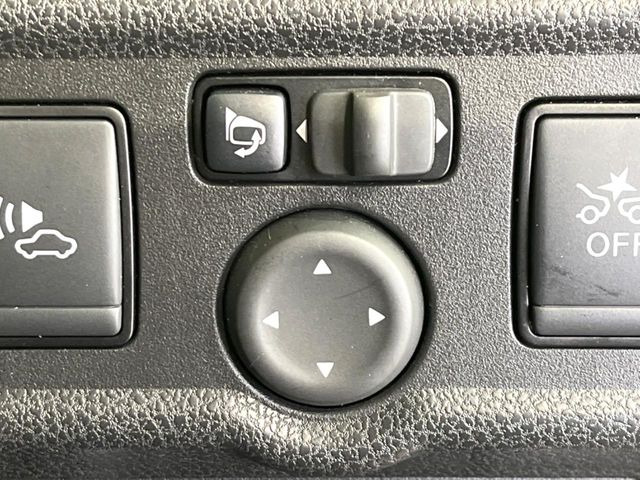 �y�d���i�[�~���[�z�T�C�h�~���[�͓d���i�[���ƂȂ��Ă���A�������ԏ�ł��L�Y�������X�N��}�����܂��B