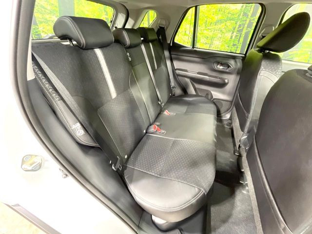 ���i���ȃI���W�i���t���A�}�b�g���I�v�V�����ɂĂ��p�ӂ��Ă���܂��B���D���ȃf�U�C����J���[�����Ԃɍ��킹�đI��ł����������Ƃ��ł��܂���